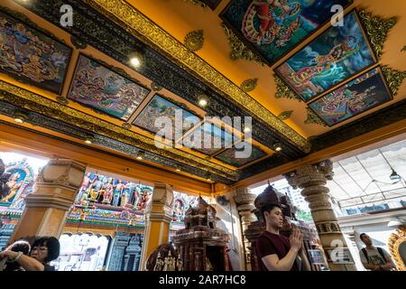 Singapur. Januar 2020. Die Gläubigen beteten im Sri Krishanan-Tempel Stockfoto