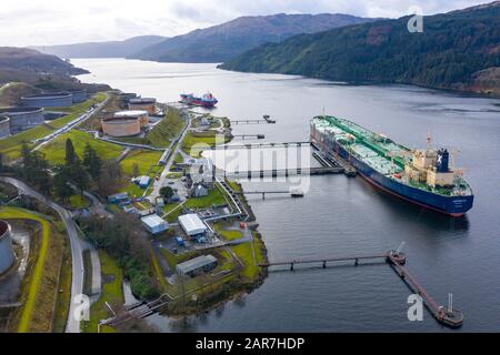 Luftbild des Finnart Ocean Terminal, betrieben von Petroinios am Loch Long, Argyll and Bute, Schottland, Großbritannien Stockfoto