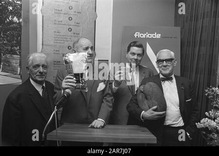 Pressekonferenz zur internationalen Gartenbauausstellung Floriade 1972 im Esso Motor Hotel Amsterdam. Mijksenaar Kleiboer, Staubkupfer, Walraven Datum: 8. Dezember 1969 Schlüsselwörter: Pressekonferenzen, Ausstellungen persönlicher Name: Esso Motor Hotel, Mijksenaar, P.J. Name der Einrichtung: Floriade Stockfoto