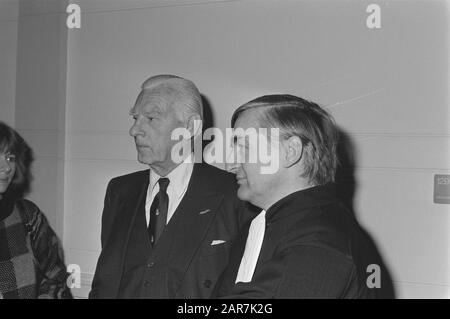 Prozess gegen Piet Slawenburg Piet Slawenburg vor Gericht mit Rechtsbeistand Mentink Datum: 4. April 1986 Schlüsselwörter: Rechtsanwälte, Prozesse, Gerichtssaal Personenname: Mentink, Hans, Slawenburg, Piet Stockfoto