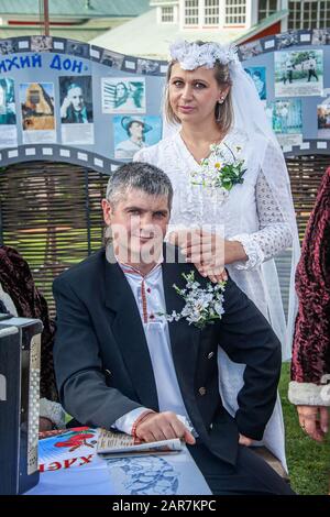 Moskau, Russland-1. Oktober 2016: Nachfahren der Kosaken beim Messe- und Kosaken-Treffen. Rekonstruktion historischer Ereignisse der Hochzeit von t Stockfoto