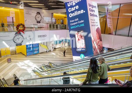 Miami Florida, Virgin MiamiCentral, gemischtes Verkehrskreuzzentrum am Bahnhof, innen innen, innen, innen, Lobby, Rolltreppe, Marketing-Displ Stockfoto