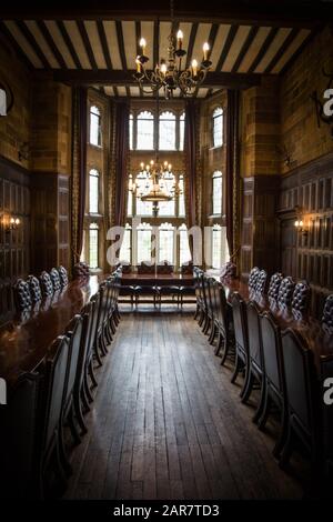 Innenansicht der Baronial Hall im Highgate House Hotel in Creaton, Northamptonshire Stockfoto