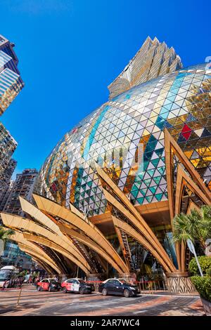 Taxis am Eingang des Hotels Grand Lisboa warten auf Sie. Macau, China. Stockfoto