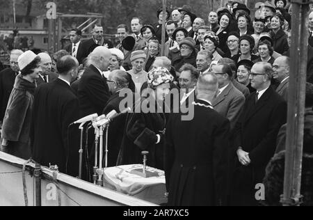 Prinzessin Beatrix, der Motorschlepper des Schwarzen Meeres auf den Werften von Jenk Smits, startete am 12. Oktober 1962 Schlüsselwörter: Werften, Motorschleppen Personname: Beatrix, Prinzessin, Jenk Smits Stockfoto