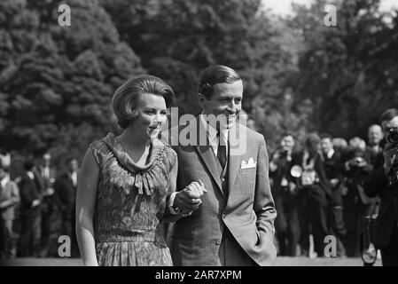 Prinzessin Beatrix und Claus von Amsberg, (Schlagzeilen) Datum: 28. Juni 1965 Schlüsselwörter: Engagement persönlicher Name: Beatrix, Prinzessin, Claus, Prinz Stockfoto