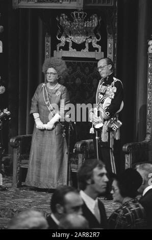 Prinsjesdag 1975; Eröffnung der States-General; Königin Juliana steht nach dem Lesen der Thronrede Datum: 16. September 1975 Ort: Den Haag, Zuid-Holland Schlüsselwörter: Eröffnungen, PRINSJESDAG, Königinnen persönlicher Name: Juliana (Königin Niederlande) Institutionenname: States-General Stockfoto