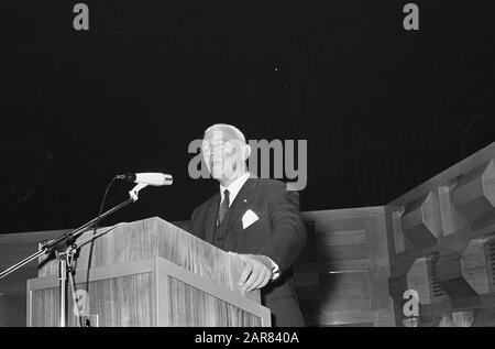 Professor Anton Marinus van Rietschoten, Außerordentlicher Professor an der Universität Amsterdam Datum: 10. Oktober 1966 Standort: Amsterdam, Noord-Holland Schlüsselwörter: Professoren, Universitäten persönlicher Name: Rietschoten, Anton Marinus von Stockfoto