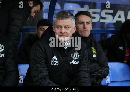 Birkenhead, Großbritannien. Januar 2020. Manchester United Manager Ole Gunnar Solskjaer blickt auf das Spiel der vierten Runde des FA Cup zwischen Tranmere Rovers und Manchester United im Prenton Park am 26. Januar 2020 in Birkenhead, England. (Foto von Richard Ault/phcimages.com) Credit: PHC Images/Alamy Live News Stockfoto