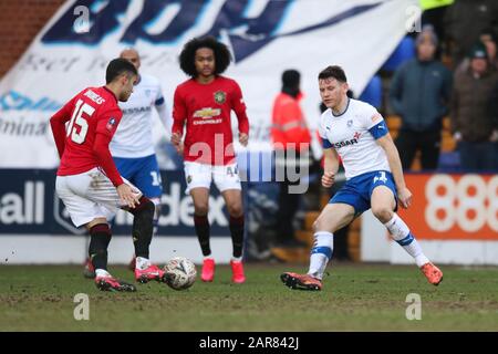 Birkenhead, Großbritannien. Januar 2020. Andreas Pereira von Manchester United schlägt Connor Jennings von Tranmere Rovers beim Spiel der vierten Runde des FA Cup zwischen Tranmere Rovers und Manchester United im Prenton Park am 26. Januar 2020 in Birkenhead, England. (Foto von Richard Ault/phcimages.com) Credit: PHC Images/Alamy Live News Stockfoto