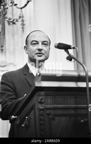 Radikale aus der KVP-Fraktion. Herr Kate. Schmelzer während der Debatte im Unterhaus nach dem Ankündigungsdatum: 27. Februar 1968 Ort: Den Haag, Zuid-Holland Schlüsselwörter: Debatten, Politiker Personenname: Schmelzer, Norbert Institutionenname: Haus Stockfoto
