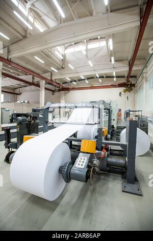 Druckmaschine mit Papierrolle Stockfoto