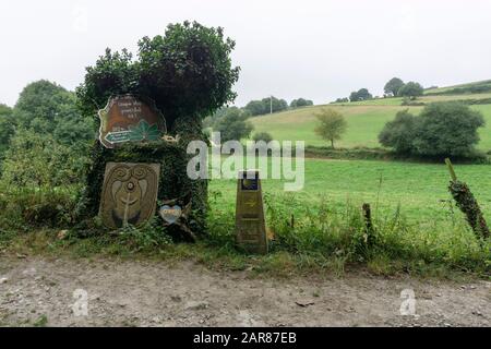 Wegmarkierung auf der Route des Camino de Santiago de Compostelo Stockfoto