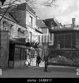 Pariser Bilder [Das Straßenleben von Paris] Restaurant du Coucou in Montmartre Datum: 1965 Ort: Frankreich, Paris Schlüsselwörter: Restaurants, Straßenbilder Stockfoto
