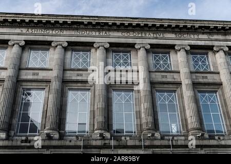 Fassade des Gebäudes der Ashington Co-operative Society, Northumberland Stockfoto