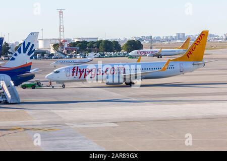 Antalya/TÜRKEI - 24. JANUAR 2020: Boing 737- 800 von Pegasus Airline auf Rückschlag in Antalya, Türkei. Stockfoto