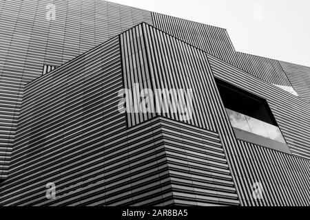 Geometrische Fassade in La Rambla del Raval Barcelona Stockfoto