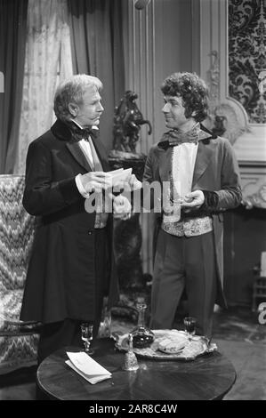 Aufnahmen Fernsehserie The Count of Monte Christo Scene mit Ben Aerden (l) und Jack Horn Annotation: Musical in 7 Volumes, aufgenommen 1970-1971, jedoch nur ausgestrahlt vom 7. Februar bis 23. März 1972 vom KR Television. Jack Horn Datum: 19. November 1970 Schlagwörter: Schauspieler, Fernsehdramen persönlicher Name: Aerden, Ben, Horn, Jack Stockfoto