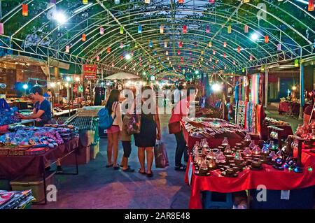 Anusarn Walking Street, ein Nachtmarkt in Chiang Mai, Nordthailand Stockfoto