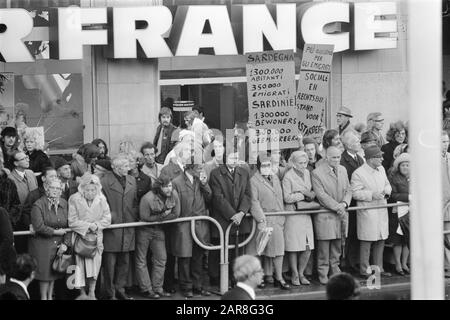 Staatsbesuch Präsident Leone von Italien, italienische Demonstranten auf der Route Datum: 23. Oktober 1973 Ort: Italien Schlüsselwörter: Demonstranten, Präsidenten, Staatsbesuche persönlicher Name: Leone, Giovanni Stockfoto