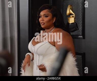 Los Angeles, USA. Januar 2020. Los Angeles, USA. Januar 2020. Lizzo kommt am Sonntag, 26. Januar 2020, zu den 62. Grammy Awards, die jährlich im Staples Center in Los Angeles vergeben werden. Foto von Jim Ruymen/UPI Credit: UPI/Alamy Live News Stockfoto