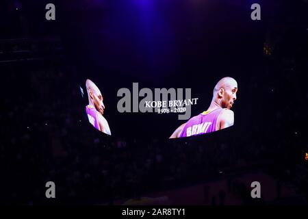 New York, Vereinigte Staaten. Januar 2020. Ein Moment der Stille wird für NBA Legend gehalten, Kobe Braynt vor dem Spiel zwischen den New York Knicks und den Brooklyn Nets am 26. Januar 2020 im Madison Square Garden in New York City (Foto: Vanessa Carvalho/Brazil Photo Press) Credit: Brazil Photo Press/Alamy Live News Stockfoto