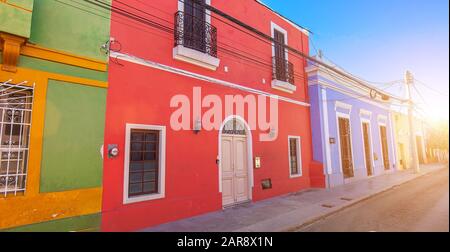 Malerische bunte koloniale Merida-Straßen in Mexiko, Yucatan Stockfoto