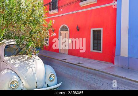 Malerische bunte koloniale Merida-Straßen in Mexiko, Yucatan Stockfoto