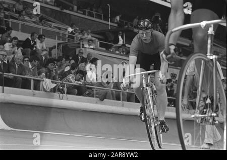 Weltmeisterschaft Radsport 1979 im Olympiastadion Amsterdam Truus van der Paal im Halbfinale Sprint der Frauen Datum: 29. August 1979 Ort: Amsterdam, Noord-Holland Schlagwörter: Sport, Radsport persönlicher Name: Plate, Truus van der Stockfoto