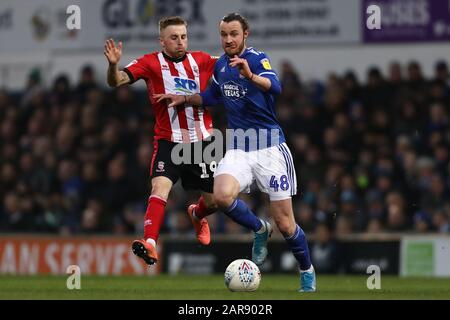 Will Keane von Ipswich Town und Joe Morrell von Lincoln City in Aktion - Ipswich Town / Lincoln City, Sky Bet League One, Portman Road, Ipswich, Großbritannien - 25. Januar 2020 nur redaktionelle Verwendung - es gelten DataCo Beschränkungen Stockfoto