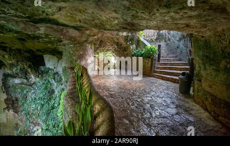 IK Kil, Mexiko - 20. Dezember 2019: IK Kil Cenote liegt im nördlichen Zentrum der Halbinsel Yucatán, einem Teil des Archäologischen Parks "ik Kil nea" Stockfoto