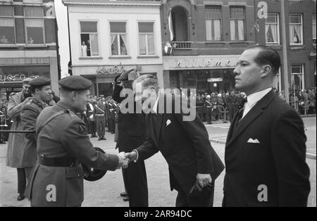 Auszeichnung grüner Liegeplatz am Rosendaal Datum: 9. Dezember 1960 Ort: Noord-Brabant, Rosendaal Schlüsselwörter: Auszeichnungen, Berets Stockfoto