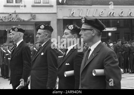 Auszeichnung grüner Liegeplatz am Rosendaal Datum: 9. Dezember 1960 Ort: Noord-Brabant, Rosendaal Schlüsselwörter: Auszeichnungen, Berets Stockfoto