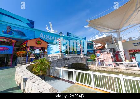 Cancun, Mexiko - 20. Dezember 2019: Interaktives Cancun Interactive Cancun Aquarium im größten Einkaufszentrum La Isla. Das Aquarium beherbergt Stockfoto