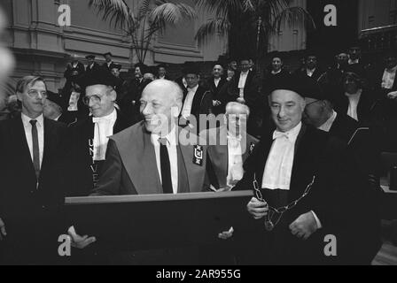 Die Universität Amsterdam verleiht der drs die Ehrendiktorenwürde. J. M. den Uyl im Concertgebouw/negative-srook Datum: 8. januar 1985 Ort: Amsterdam, Noord-Holland Schlüsselwörter: Concertgebouw BUILDINES, Promotion, Universitäten Personenname: DRS. J. M. den Uyl Stockfoto