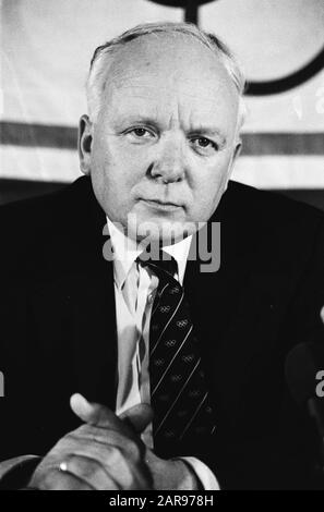Treffen des NOC über die Teilnahme an Olympischen Spielen in Moskau; NOC-Präsident Idenburg Datum: 19. Mai 1980 Ort: Moskau Stichwörter: Sport Person Name: Idenburger Institution Name: NOC Stockfoto