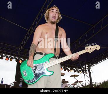 28. September: Ian Gruschka von New Found Glory tritt am 28. September 2002 im Lakewood Amphitheatre in Atlanta, Georgia auf. Kredit: Chris McKay / MediaPunch Stockfoto
