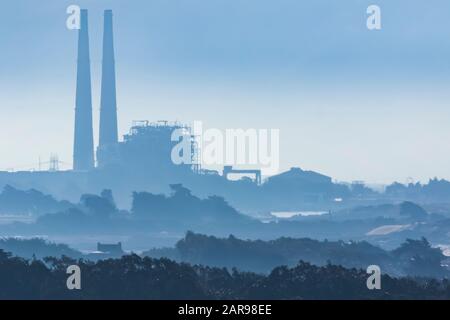 Moss Landing Power Plant, eine Anlage zur Stromerzeugung aus Erdgas, die ebenfalls (Stand Ende 2019) Tesla Megapacks, Moss Landing, Monter vorgeschlagen hat Stockfoto