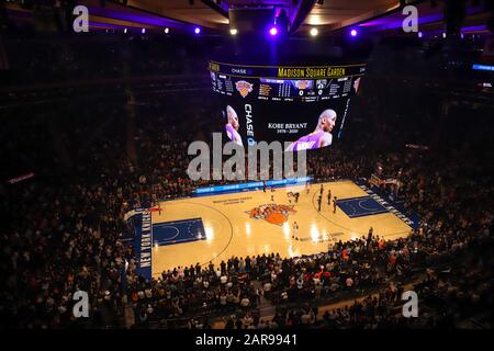 New York, New York, USA. Januar 2020. Ein Moment der Stille hält für NBA Legend Kobe Bryant vor dem Spiel zwischen den New York Knicks und den Brooklyn Nets im Madison Square Garden in New York City. Gutschrift: Vanessa Carvalho/ZUMA Wire/Alamy Live News Stockfoto