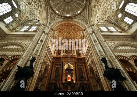 Super Decke Muster mit Innenansicht der Moschee-Kathedrale von Córdoba Spanien Stockfoto