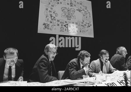 Letztes ARP-Treffen im Zusammenhang mit der Zusammenführung in CDA in Amsterdam V.l.n.r Faber, Bukman, Van Houwelingen, Kuiper und De Boer Anmerkung: Zuweisung ARP Datum: 27. september 1980 Ort: Amsterdam, Noord-Holland Schlüsselwörter: ARP, CDA, politische Parteien, Treffen persönlicher Name: Bauer, Hans de, Bukman, Piet, Faber, Sytze, Houwelingen, Jan van Institutioningsname: ARP Stockfoto