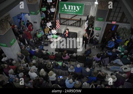 Des Moines, Vereinigte Staaten. Januar 2020. Demokratische Präsidentschaftskandidatin für 2020 Minnesota Senatorin Amy Klobuchar macht Bemerkungen während einer Wahlkampfveranstaltung in des Moines, Iowa, Sonntag, 26. Januar 2020. Die Kandidaten kämpfen weiter vor Iowas Erstem in der Nation am 3. Februar. Foto von Mike Theiler/UPI. Credit: UPI/Alamy Live News Stockfoto