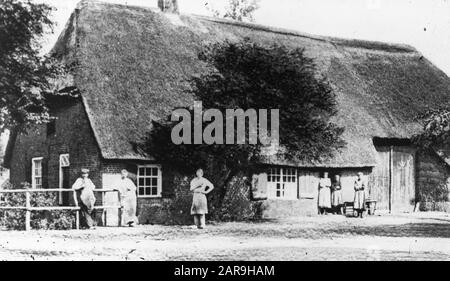 Alte landwirtschaftliche Gebäude, Wohnungen Datum: Undatierter Standort: Drunen Schlüsselwörter: Alte landwirtschaftliche Gebäude, Wohnungen Stockfoto