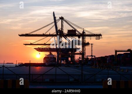 Hafenfreight Perspektive für Import und Export Stockfoto