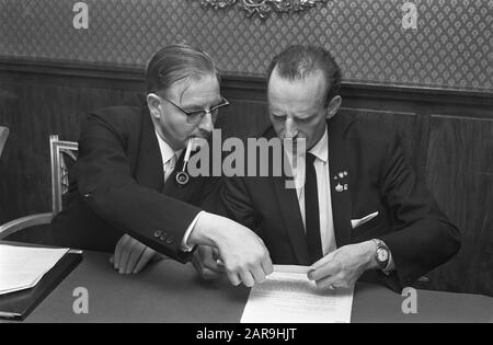 Weltregierung gebildet von Reichgraf Von Thun und Holenstein in Den Haag Datum: 15. Januar 1968 Ort: Den Haag, Zuid-Holland Stockfoto