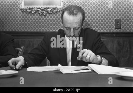 Weltregierung gebildet von Reichgraf Von Thun und Holenstein in Den Haag Datum: 15. Januar 1968 Ort: Den Haag, Zuid-Holland Stockfoto