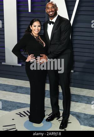 Beverly Hills, Vereinigte Staaten. Februar 2019. (Akte) Kobe Bryant Stirbt Mit 41. Beverly HILLS, LOS ANGELES, CA, USA - 24. FEBRUAR: Die schwangere Vanessa Laine Bryant und der Ehemann/amerikanische Basketballspieler Kobe Bryant kommen zur 2019 Vanity Fair Oscar Party, die am 24. Februar 2019 im Wallis Annenberg Center for the Performing Arts in Beverly Hills, Los Angeles, Kalifornien, Vereinigte Staaten abgehalten wird. (Foto von Xavier Collin/Image Press Agency) Credit: Image Press Agency/Alamy Live News Stockfoto
