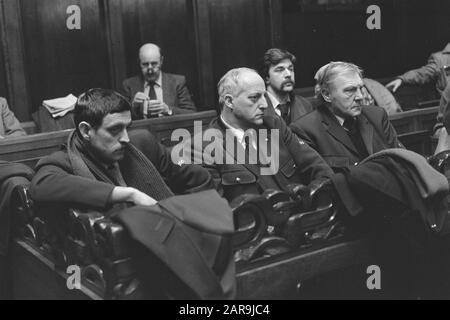 Alderman Van der Vlis während der Behandlung auf der Gemeinderatssitzung Amsterdam plant tramm Bus 15 Datum: 21. Januar 1987 Ort: Amsterdam, Noord-Holland Schlüsselwörter: BUSCHAUFFEURS, Gemeinderäte, Stände, Treffen, Aldermen Stockfoto