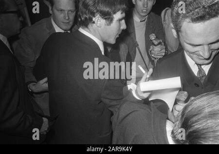 Wim van Hanegem erscheint vor der Beschwerdekammer des KNVB in Utrechter Datum: 7. November 1969 Ort: Utrechter (Stadt) Stichwörter: Gerichtssitzungen, Fußballer persönlicher Name: Hanegem, Willem van, Mr. Dommering Stockfoto