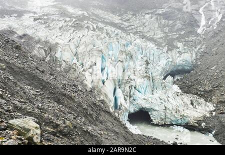 Blick auf die Fuchs-Gletscherterminale mit Höhle, Neuseeland Stockfoto